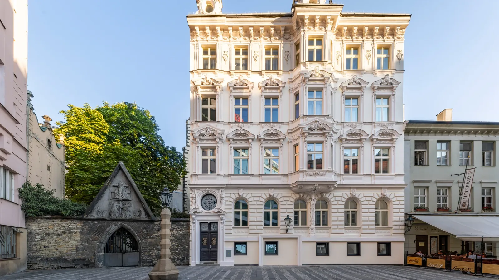 Hotelový pokoj po rekonstrukci — Jungmannovo náměstí, Praha 1